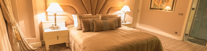 lyxigt hotellkänsla sovrum